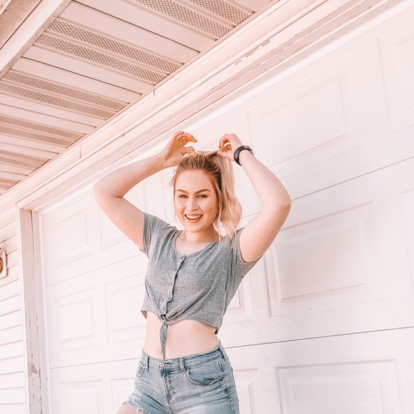 Forever 21 Tops - Grey crop shirt